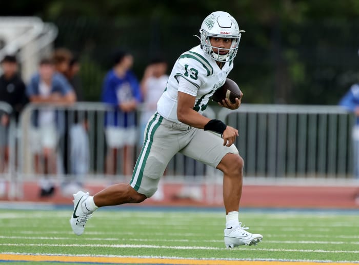 De La Salle quarterback Toa Faavae last week against Serra.